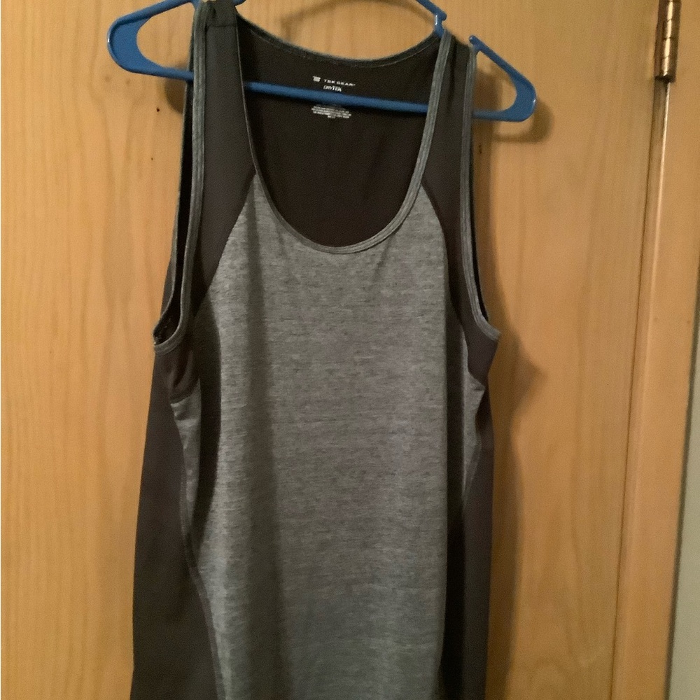 Womens Techgear tank. Size L